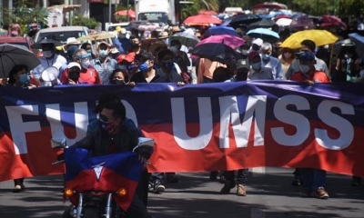 La marcha de protesta de docentes y trabajadores de la UMSS. | José Rocha