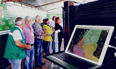 El gobernador de Santa Cruz, Rubén Costas, luego de una reunión con autoridades nacionales y municipales