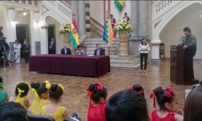 El presidente Evo Morales firmó el jueves tres decretos supremos de protección integral a los niños