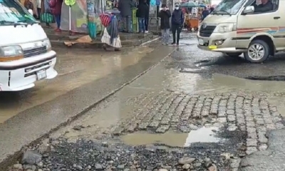 Vecinos y choferes expresaron molestos este lunes que las calles y avenidas en la ciudad de El Alto 