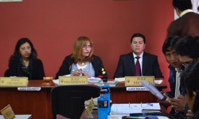 Los dos administradores de justicia, junto a Patricia Pacajes (centro), emitieron el veredicto unánime I 
