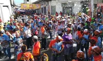 bolsillos de los cruceños se notó en la participación de las comparsas durante el corso, que este año se redujo en más del 50%. 