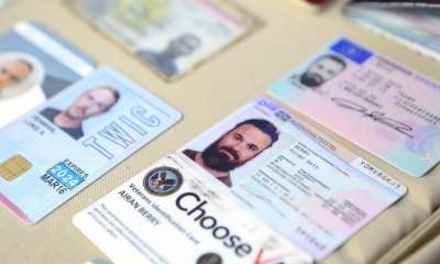 Presidente Nicolás Maduro muestra documentos de los implicados en el intento de incursión. 4 de mayo de 2020.