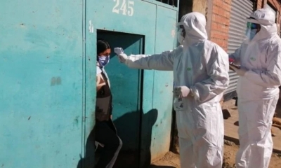 personal de salubridad en las calles de El Alto