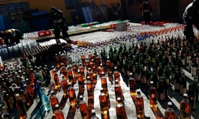 El contenido de las botellas fue desechado. Foto: Edwin Apaza.
