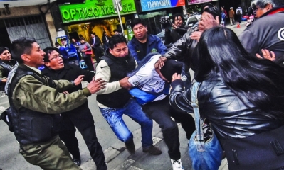Los familiares agredieron al asesino/Foto. RRSS
