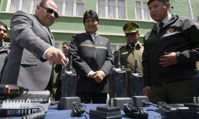 Presidente, Evo Morales, junto al ministro de Gobierno Carlos Romero B. entrega equipamiento de alta tecnologia para a la Policia 
