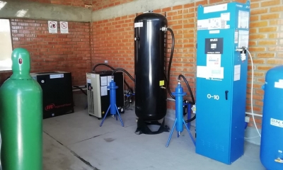 La Universidad Técnica de Oruro pone en funcionamiento una planta generadora de oxígeno.