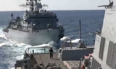 La Armada estadounidense denunció que la embarcación rusa no hizo caso de las explosiones de advertencia. | Fuente: Armada de Estados Unidos
