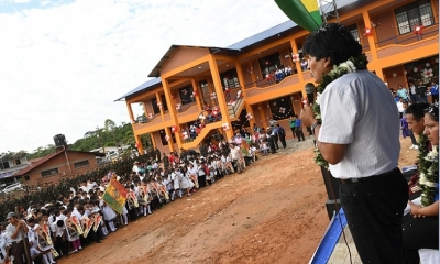 El presidente entregó la unidad educativa 27 de Mayo en la comunidad de San Luis de Palqui. Foto: ABI