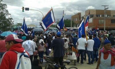 Simpatizantes del MAS hoy en la concentración en apoyo al presidente Evo Morales