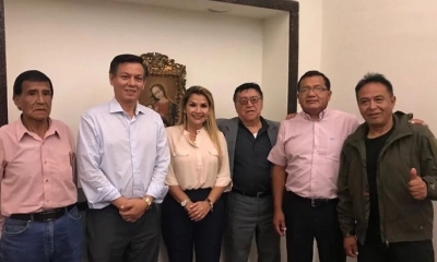Jeanine Añez se reunió con los seis cívicos ayer por la tarde.