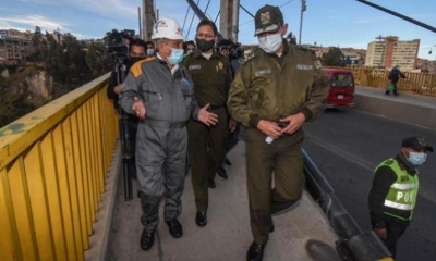 El alcalde Iván Arias durante la inspección del puente Las Américas. | Alcaldía de La Paz