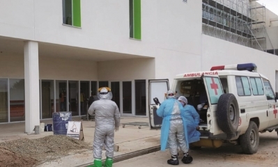 Los enfermos de coronavirus que llegaron para ser internados en el hospital de Montero, en Santa Cruz. Foto:El Deber