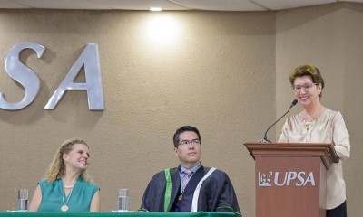 La homenajeada agradeció a la UPSA y a la Academia Nacional de Ciencias de Bolivia 