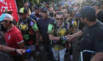 El alcalde Jhonny Fernández recorre las calles del centro de la ciudad en el segundo día de mojazón