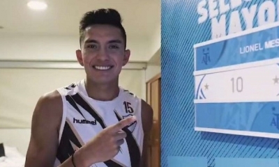 Franz Gonzales en el ingreso a la habitación de Messi.