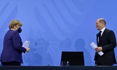 La canciller Angela Merkel le entregará el poder a su sucesor Olaf Scholz la próxima semana.