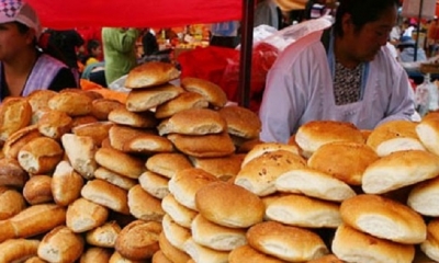 La venta de pan de batalla en el mercado Rodríguez, de La Paz.