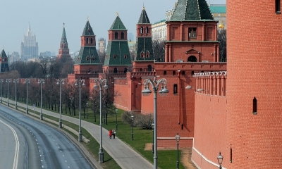 La zona del Kremlin, en Moscú, lucía prácticamente vacía hoy domingo. Foto: EFE