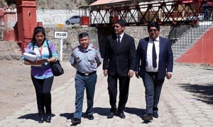 El representante de la Defensoría del Pueblo visita el liceo milita