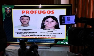 Presentación de la fotografía de búsqueda del narcotraficante Sebastián Marset y su pareja.