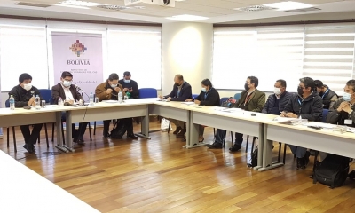La reunión entre ambas partes se instaló luego de que los trabajadores de Aasana decidieran suspender actividades.