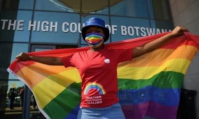 Campaña del arco iris: los activistas se reunieron frente al Tribunal Superior de Botswana 