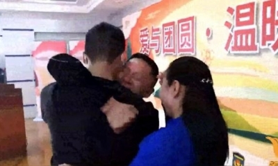 Un chino se reúne con hijo secuestrado en 2007