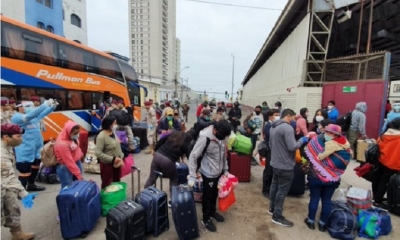 Ingreso de los bolivianos a un liceo en Iquique. Foto: @MDS_Tarapaca