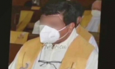 El sacerdote en una homilía.