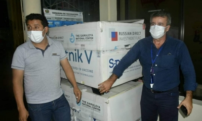 Senador Miguel Ángel Rejas, junto al alcalde de Yacuiba, Carlos Brú.
