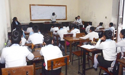 Imagen de archivo de escolares pasando clases en un colegio. Foto: archivo