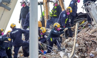 Los servicios de rescate trabajan en las ruinas del edificio Champlain Towers South, en Miami-Dade, el 5 de julio de 2021. | EFE