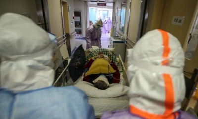Un paciente ingresa a un hospital. | AFP