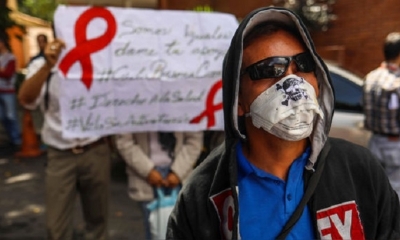 Pacientes, familiares de pacientes y trabajadores del sector salud protestan frente a la sede de la Organizaci Panamericana de la Salud (OPS)