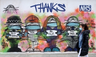 Un graffiti de arte callejero agradece a los trabajadores de salud de Gran Bretaña. Foto: AFP