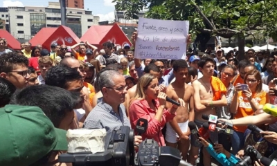 Familiares del Diputado.