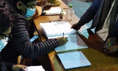 El documento señala 10 puntos: Primero, aumentar los aranceles al doble para la importación de productos (cebolla, tomate, manzana, frutilla).