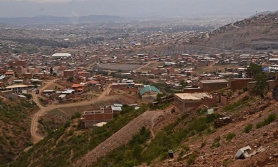 Viviendas construidas al borde de las torrenteras en Cerro Hermoso