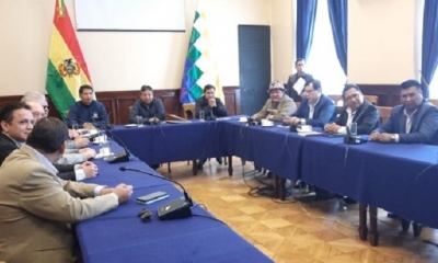 Reunión entre legisladores de las distintas fuerzas políticas y el presidente de la Asamblea Legislativa 
