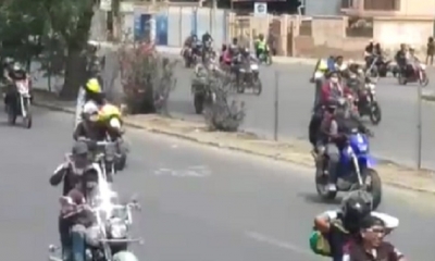 Jóvenes en moto tomaron las calles de Cochabamba/Foto. Captura de pantalla