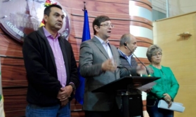 Los opositores en rueda de prensa en el Senado