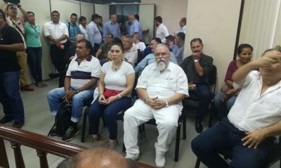Parte de los asistentes a la audiencia de esta mañana, en Santa Cruz. EL DEBER