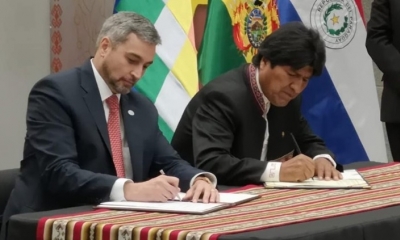 Mario Abdo Benítez y Evo Morales firmaron los acuerdos/Foto. ABI