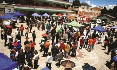 Votantes del colegio técnico Ayacucho en Miraflores.