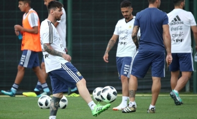 Lionel Messi durante una sesión de entrenamiento de la selección de Argentina. Foto: RT