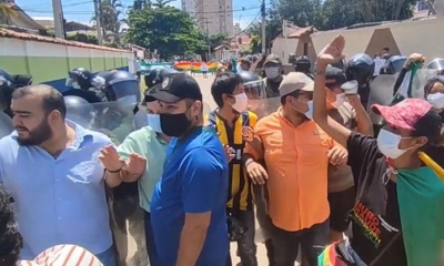 Protestas en Cadepia por el anuncio de la presencia de Evo Morales. 