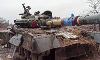Un tanque del ejército ucraniano destruido en Mariupol, Ucrania