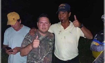 Abraham Suarez abraza a Elio Roca, después de encontrarlo tras su accidente 